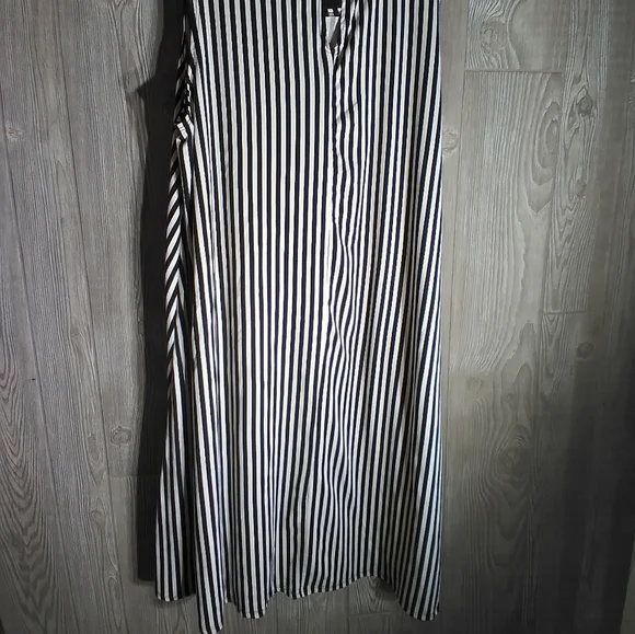 Jamie & Layla plus dress - Picture 6 of 7